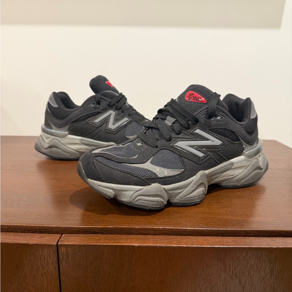 Black new balance 9060 unisex